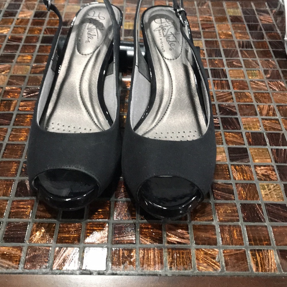 Life stride black satin shoe